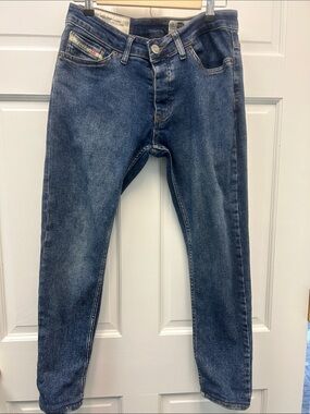 Diesel Men’s Buster Regular Slim-Tapered Fit Cotton 0699J Stretch Blue Jean 32